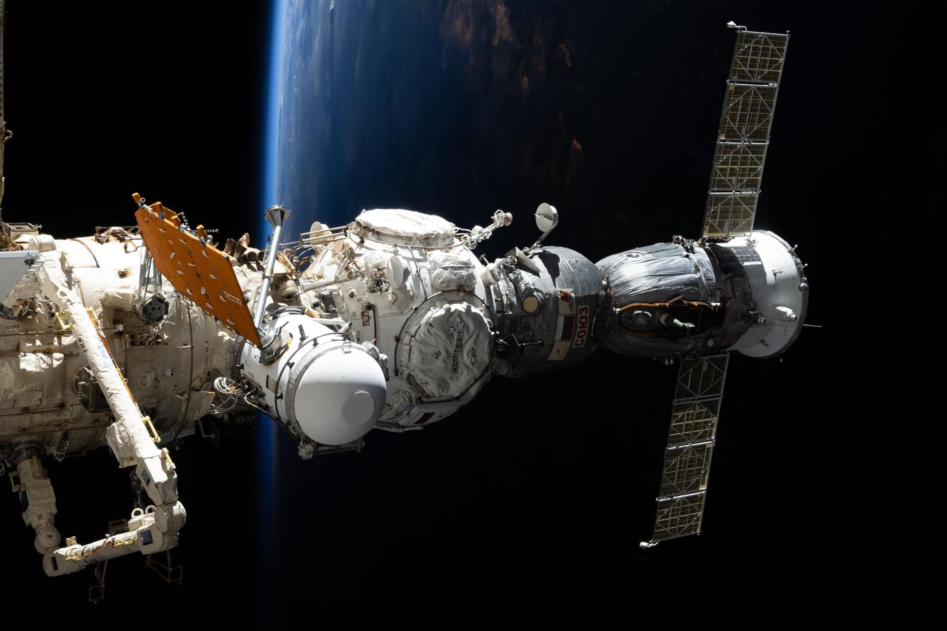 Crew Swaps Commanders on Sunday as Trio Packs for Departure