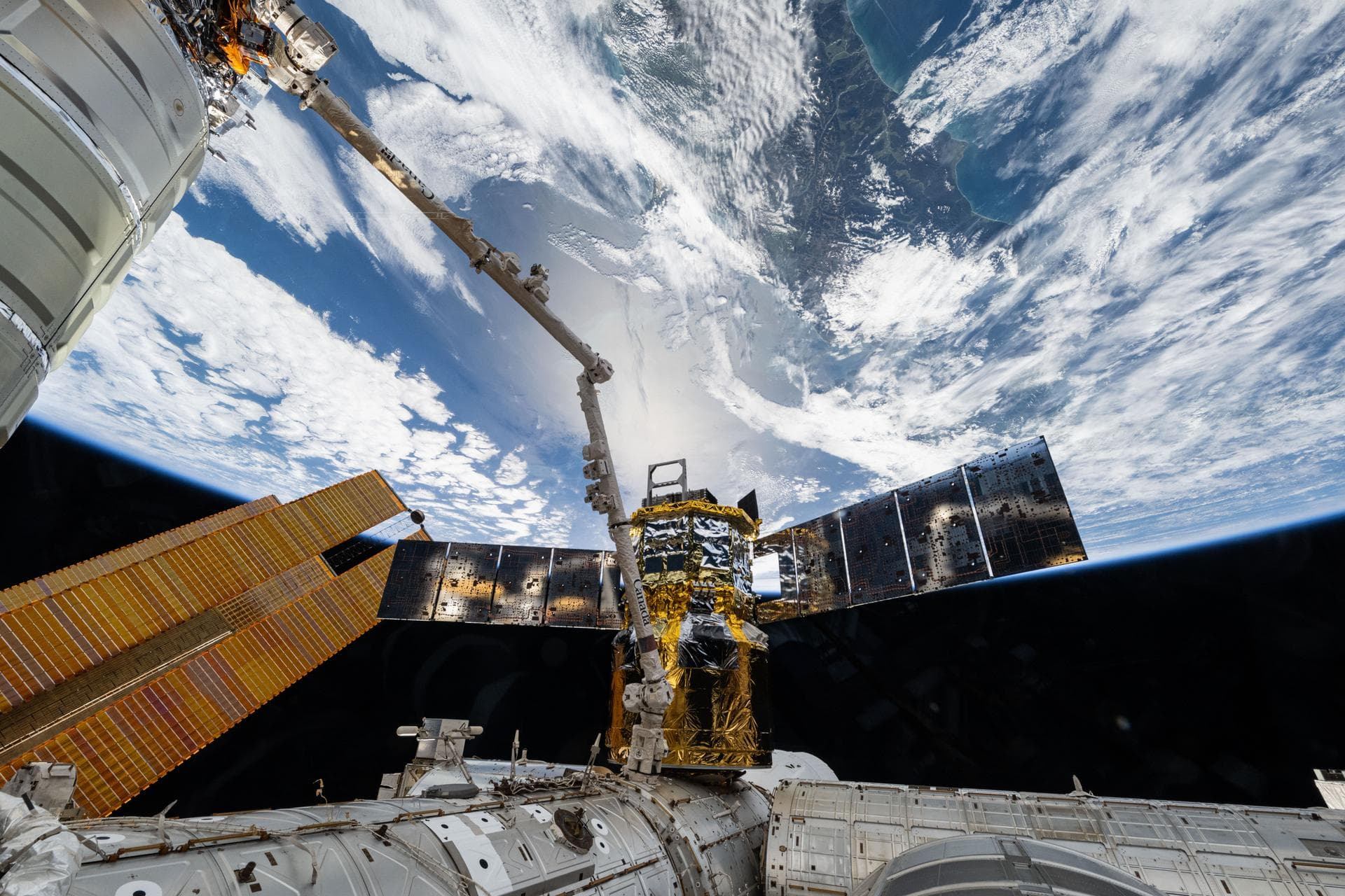Japanese Spacecraft Ready for Departure, Crew Studies Biology and Advanced Tech