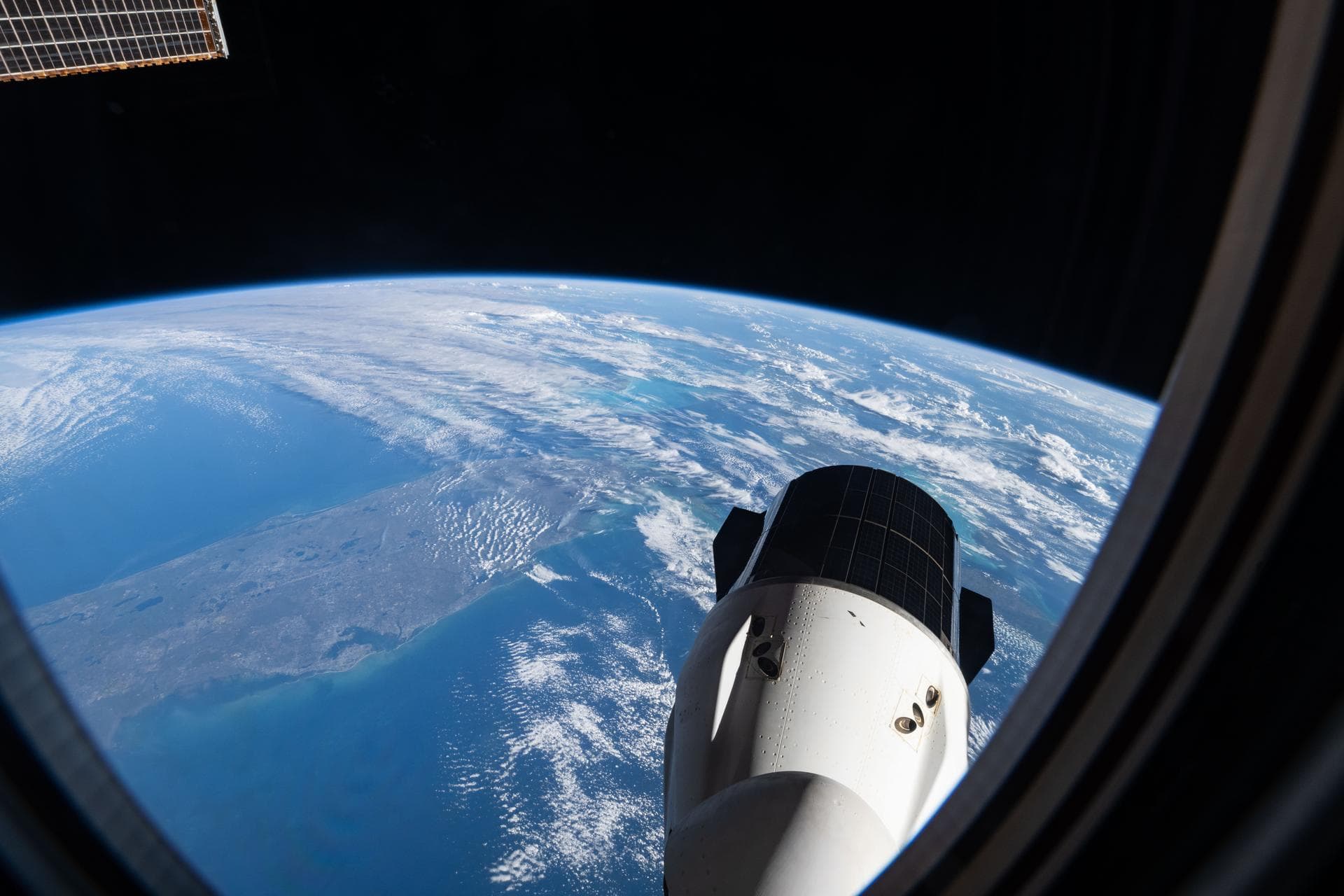 Crew Studies Cardiac Research, Artificial Intelligence as Dragon Boosts Station’s Orbit