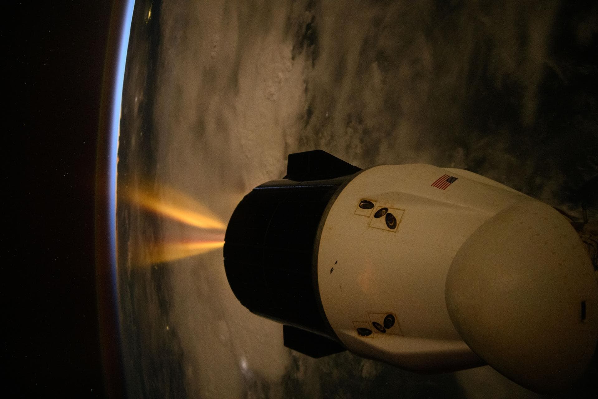 Expedition 74 Kicks Off Week with Dragon Preps and Science Gear Work