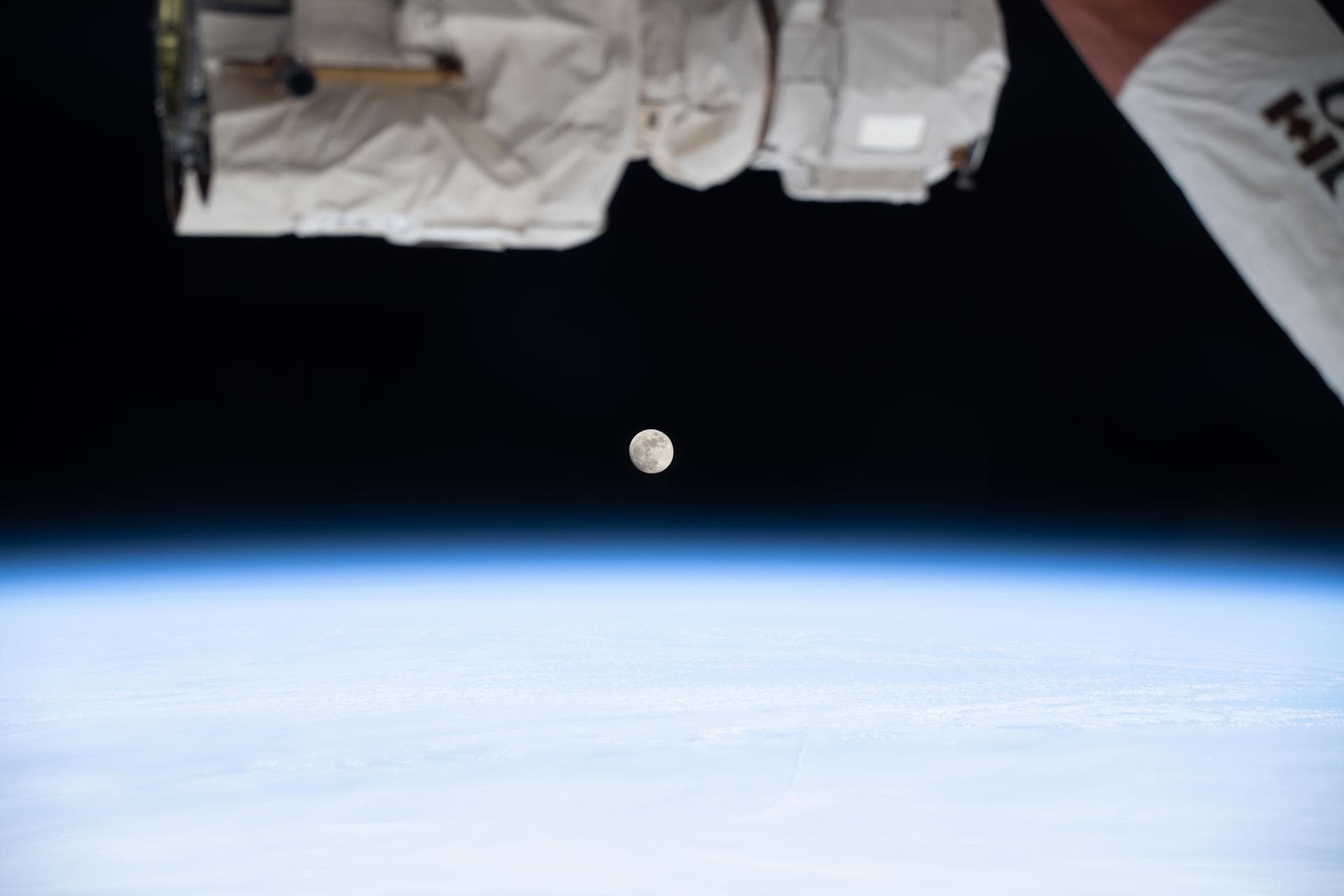 Crew Kicks Off Week Prepping for Cygnus Cargo Mission
