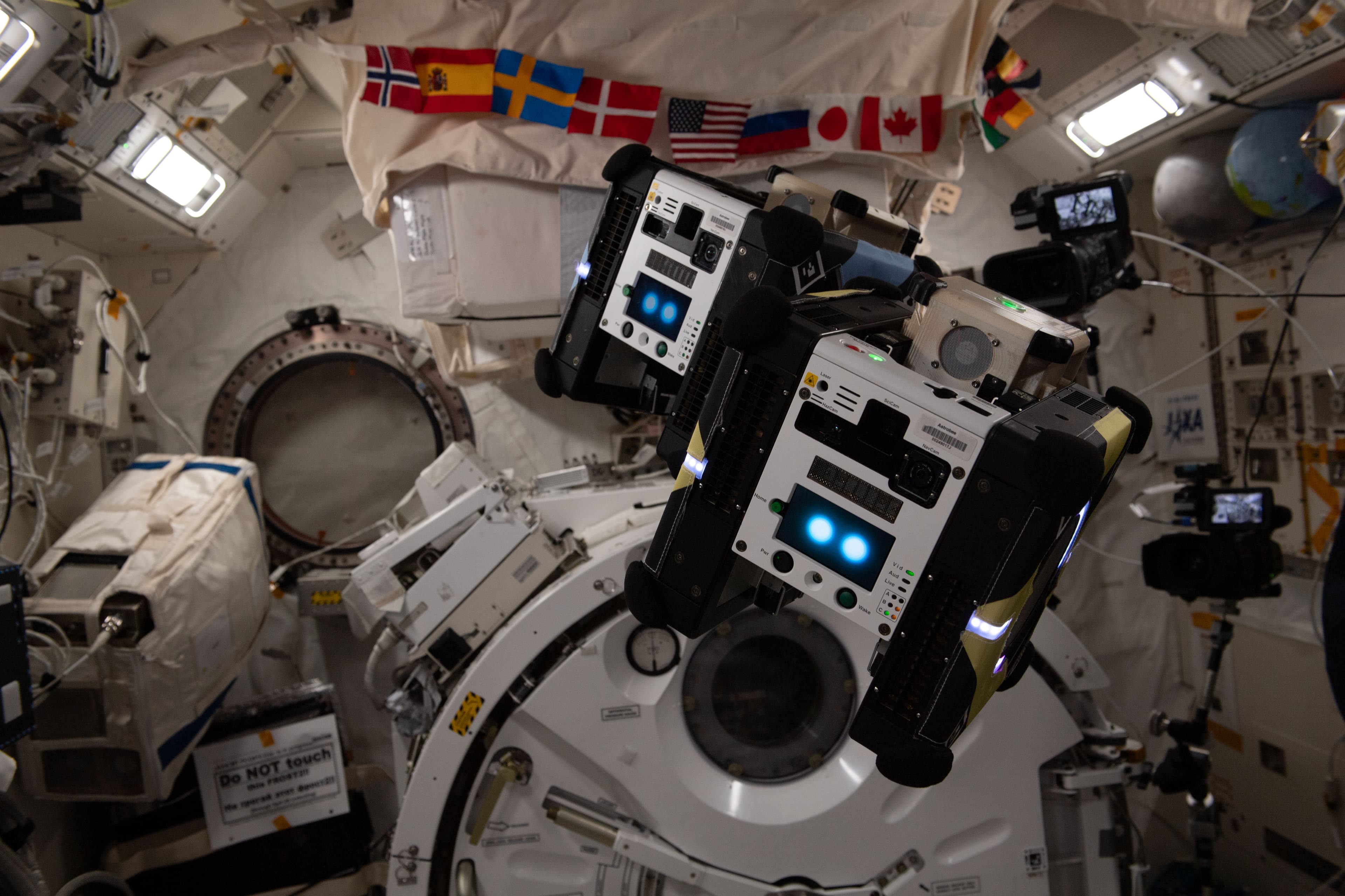 Crew Studies Robotics and Virtual Reality Advancing Space Tech