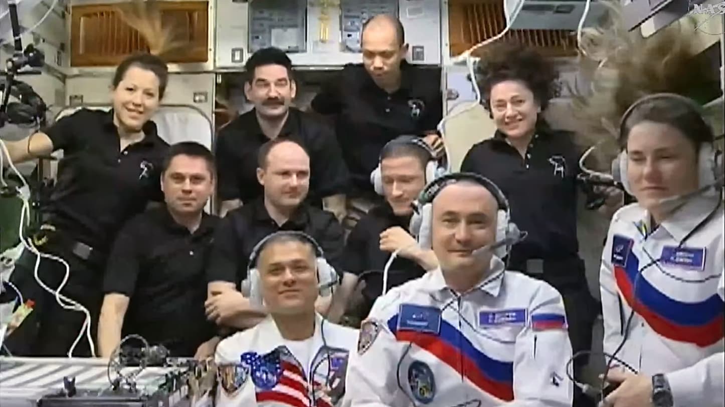 New Trio Enters Station and Joins Expedition 74 Crew