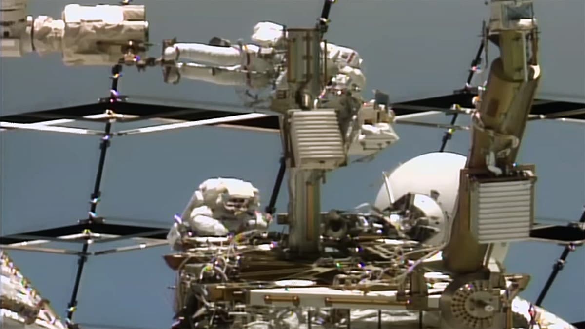 NASA, ESA Astronauts Wrap Up Station Spacewalk