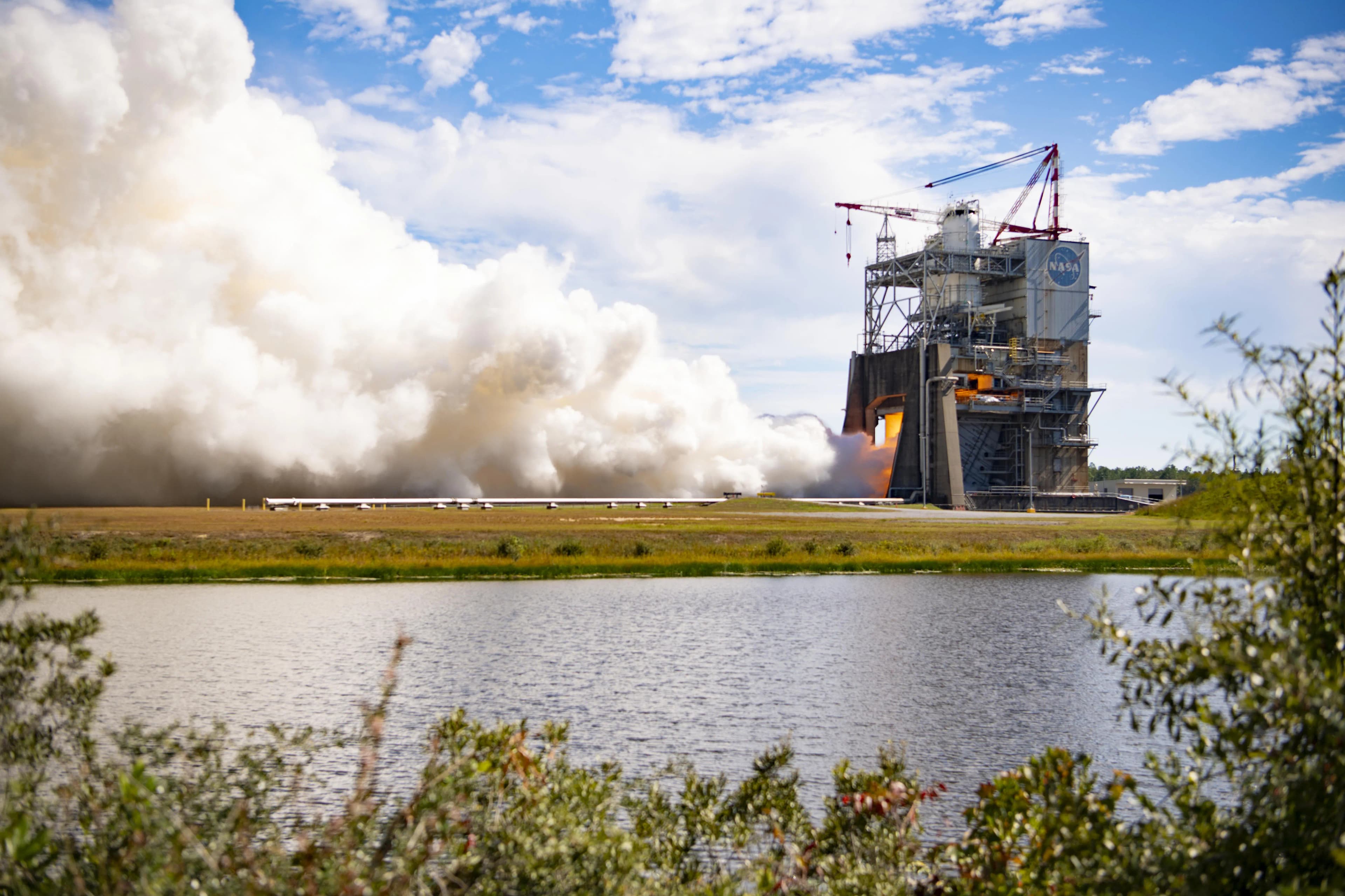 NASA Conducts RS-25 Engine Test in Support of Future Artemis Missions