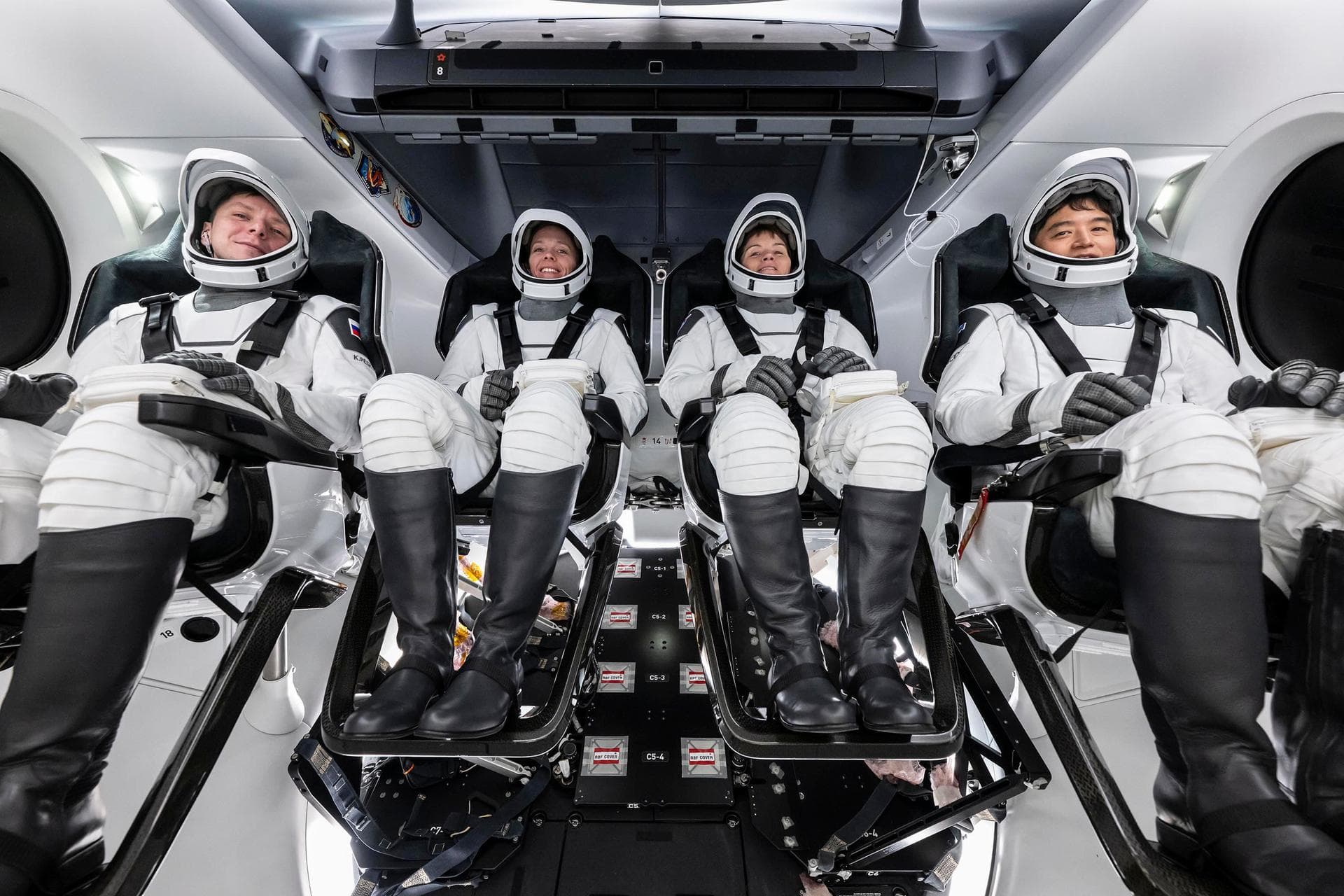 Dragon Hatch is Closed, Crew-10 Prepares for Undocking