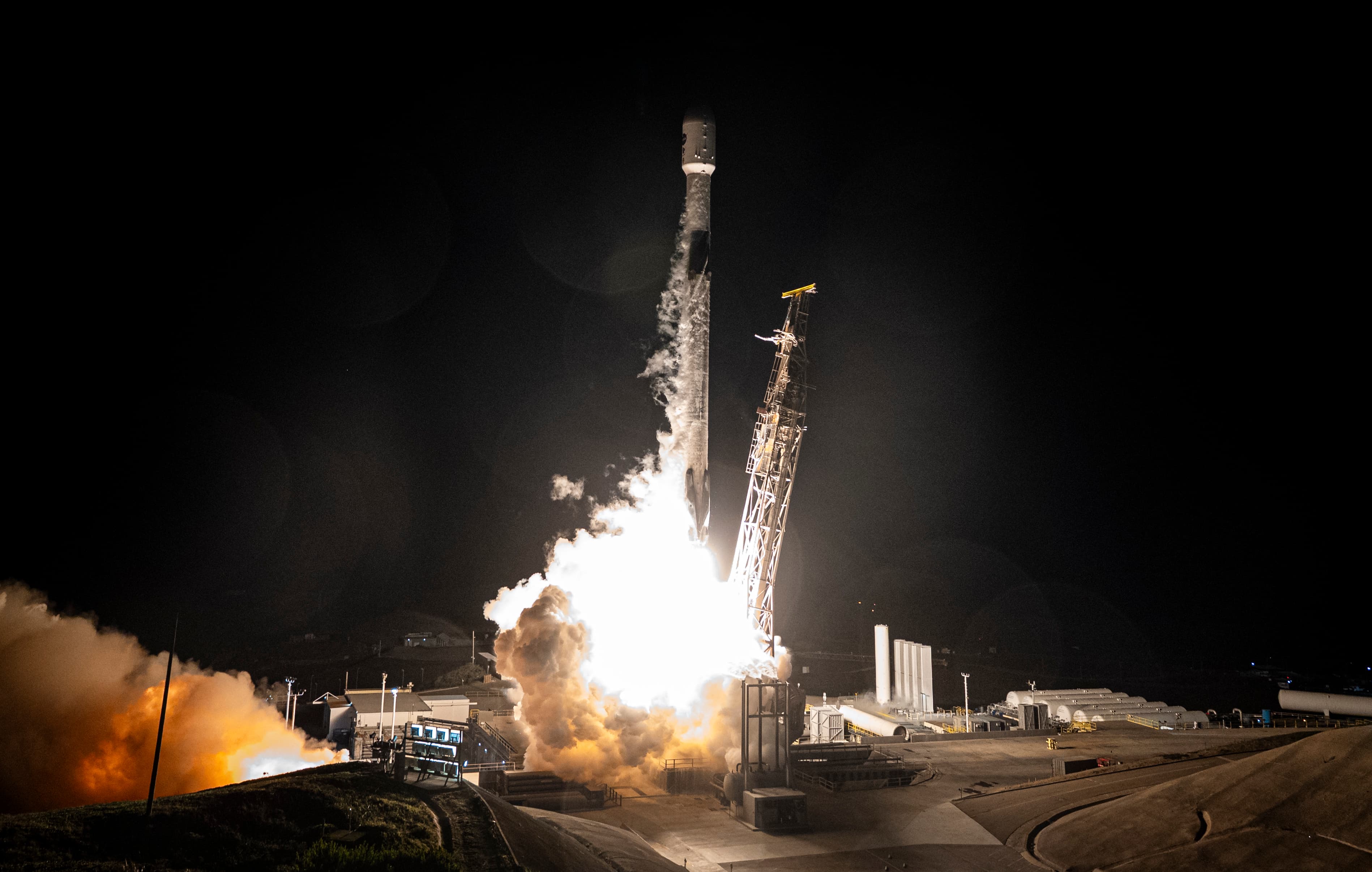 Falcon 9 Block 5 | SPHEREx & PUNCH — Falcon 9