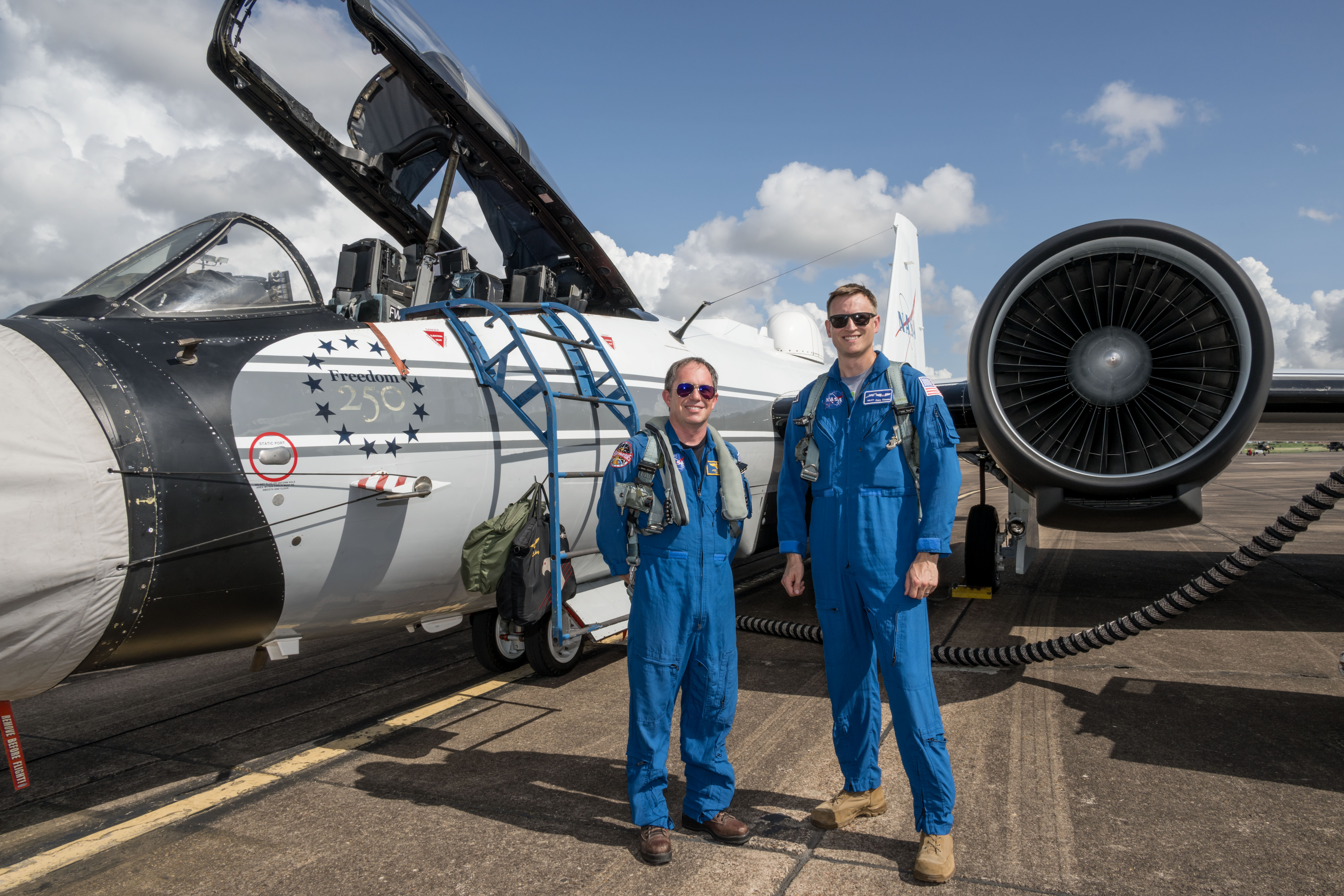 NASA Johnson Pilots Chase Moon’s Shadow for Eclipse Science