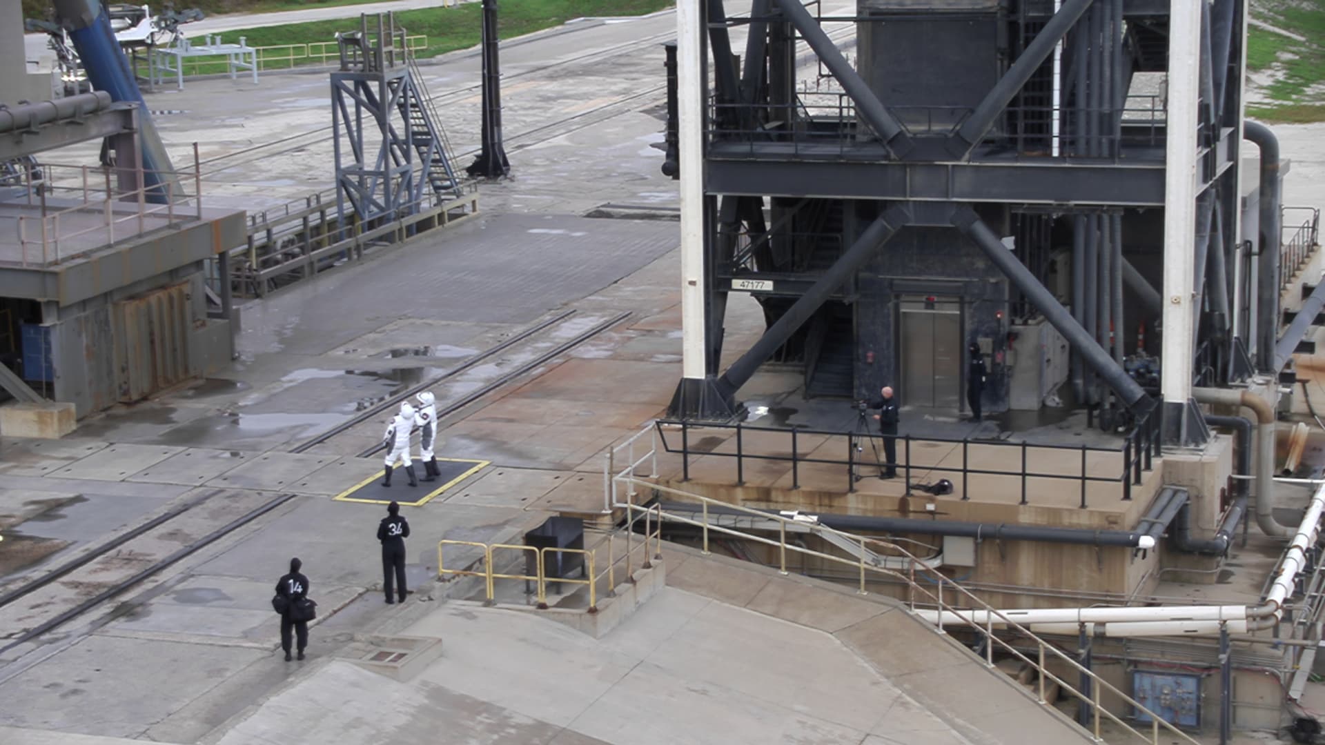 NASA’s SpaceX Crew-13 Flight Crew Arrive at Launch Pad
